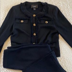 St. John Cavier blk knit.Top sz 8 bottoms size 6.